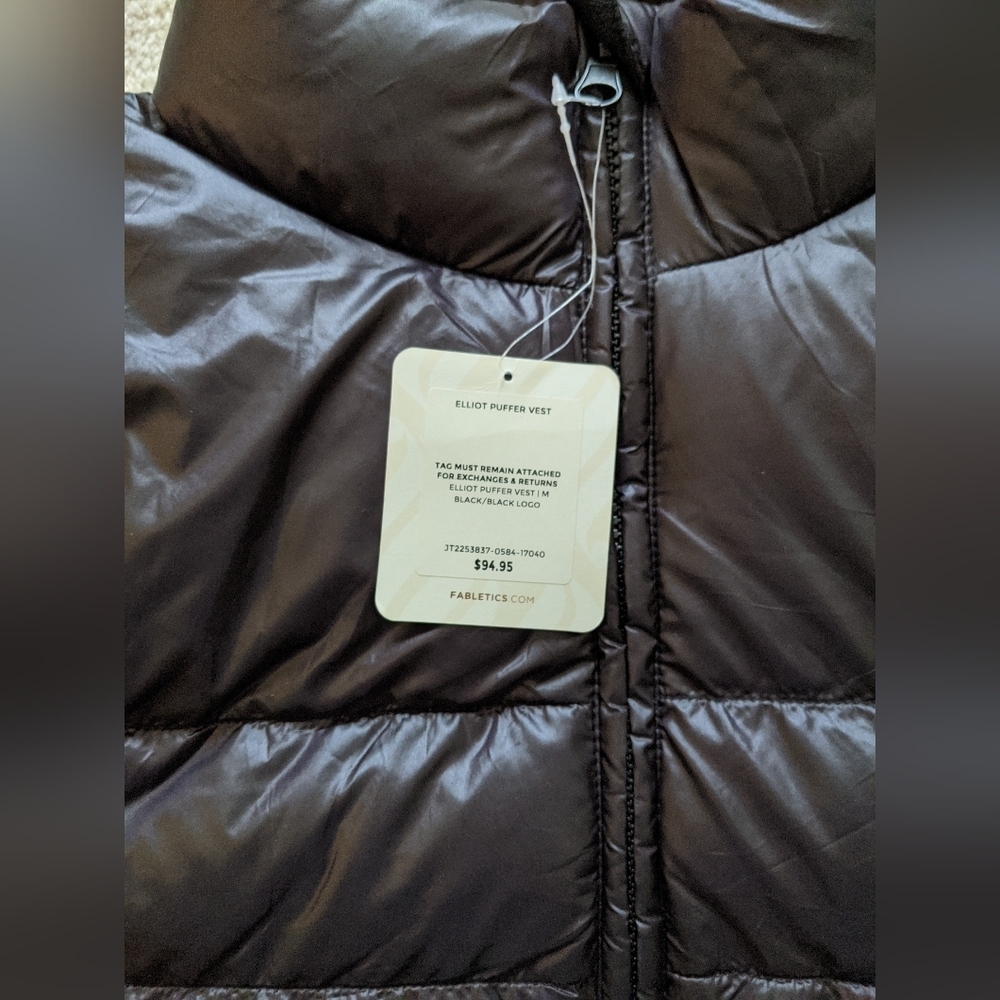 NWT Fabletics black puffer vest medium - Picture 7 of 7